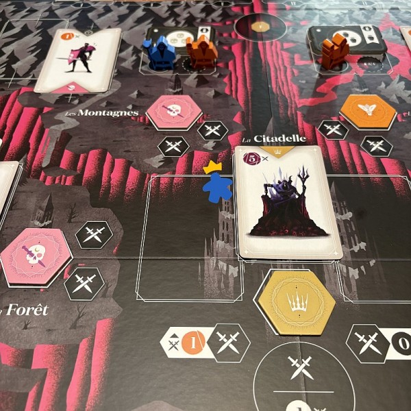 Couronne de Cendres - Card Noir & Pixie Games